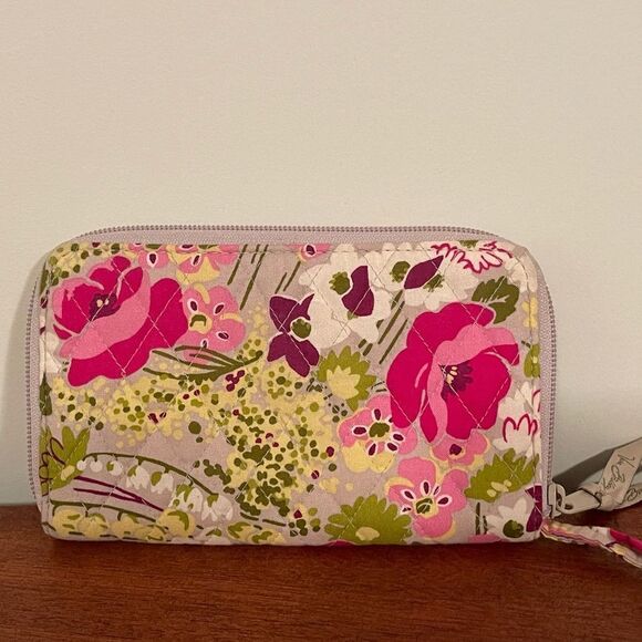 Vera Bradley Zip Around Wallet Make Me Blush NWOT - Picture 1 of 8